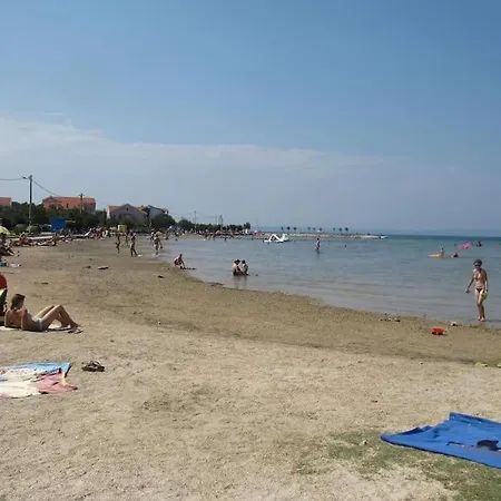 Mateja, Beachfront House شقة *