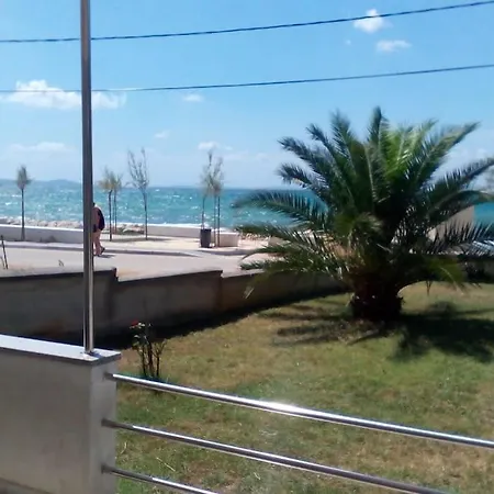 Mateja, Beachfront House Zaton (Zadar)