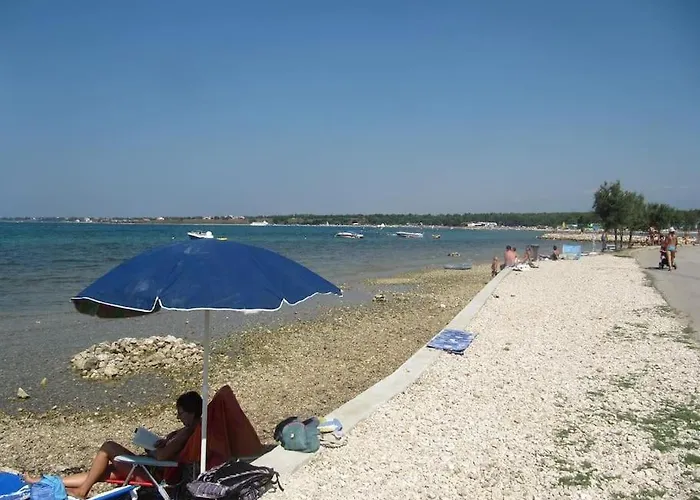 Mateja, Beachfront House * زاتون