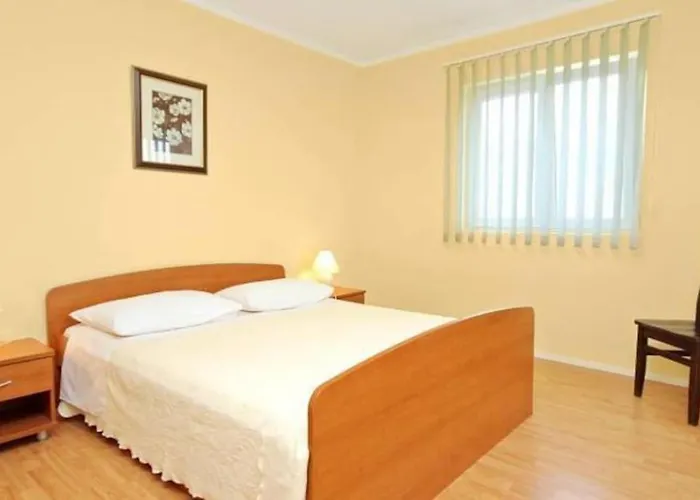 Mateja, Beachfront House شقة