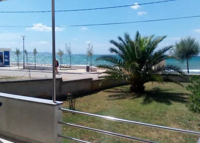 Mateja, Beachfront House زاتون
