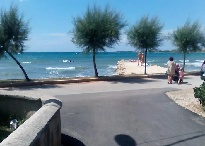 Mateja, Beachfront House شقة