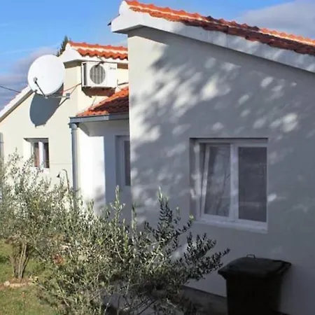 Appartement Mateja, Beachfront House *