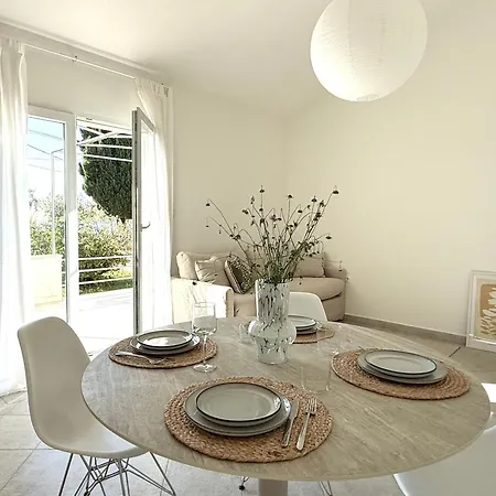 Mateja, Beachfront House Apartman *