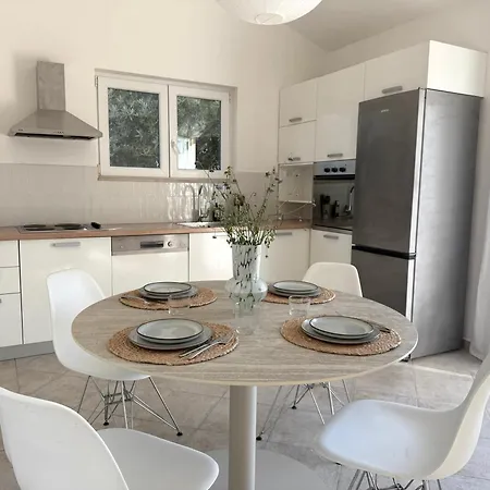 Mateja, Beachfront House Apartman