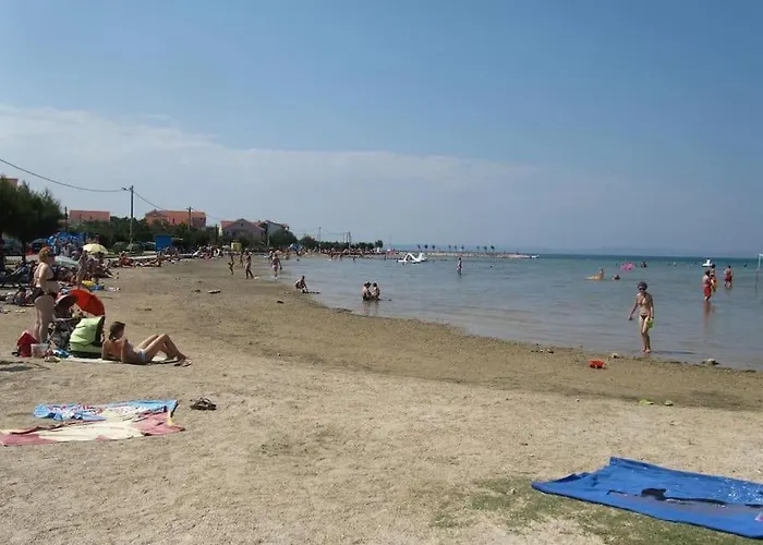 Mateja, Beachfront House Daire *